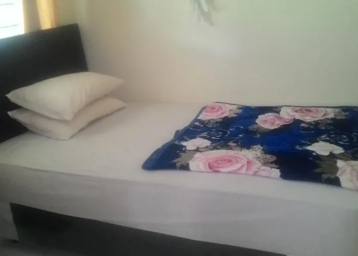 Liang House And Hostel
